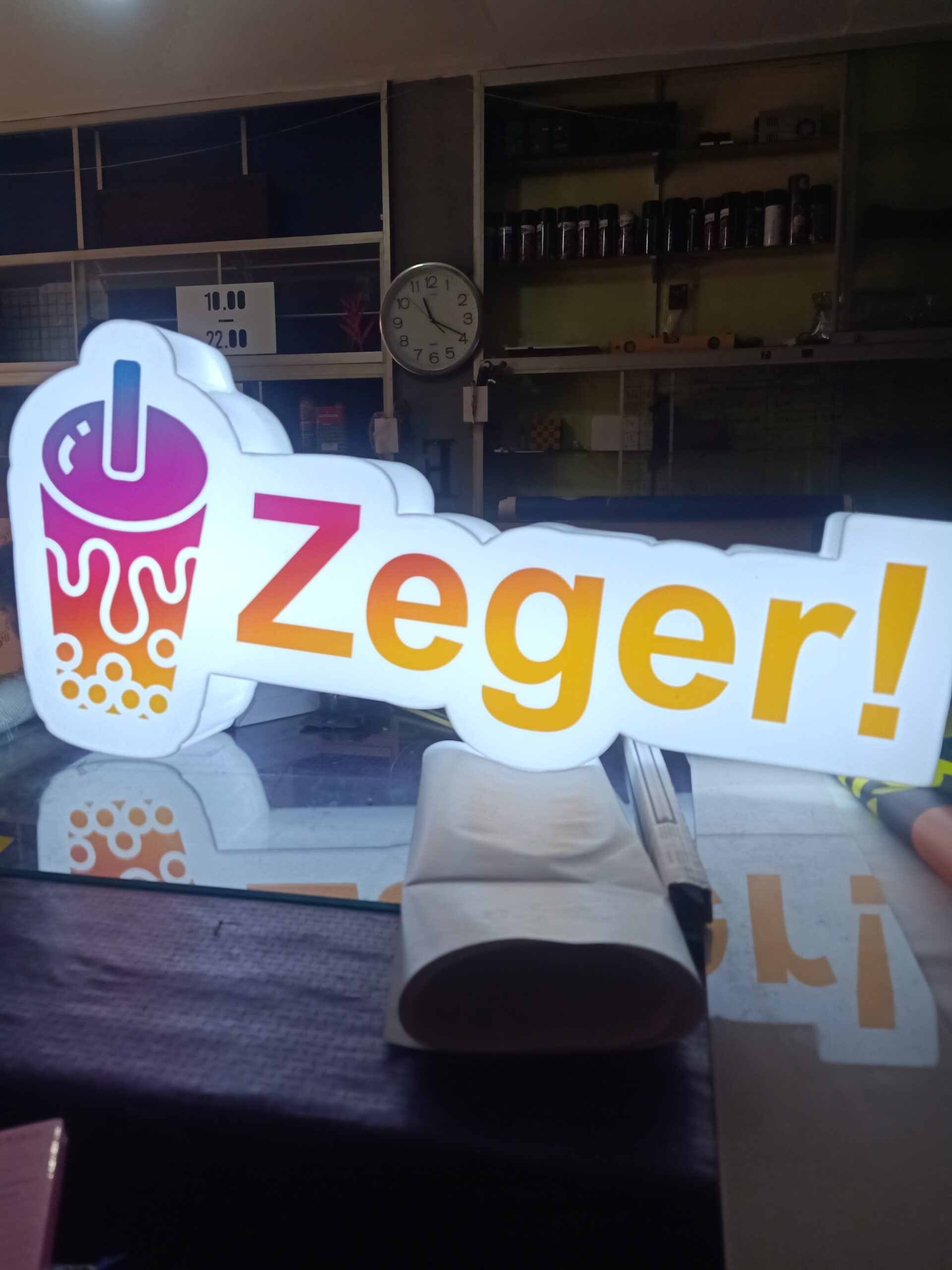 Neon Box Kustom Kontur Zegeer