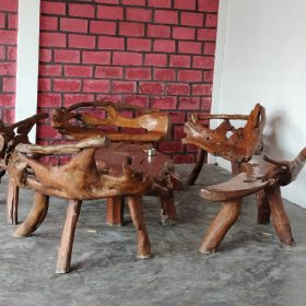 Jual Rumah di Jalan Garuda, Kediri - Ruang Depan Dengan Perabotan Jati